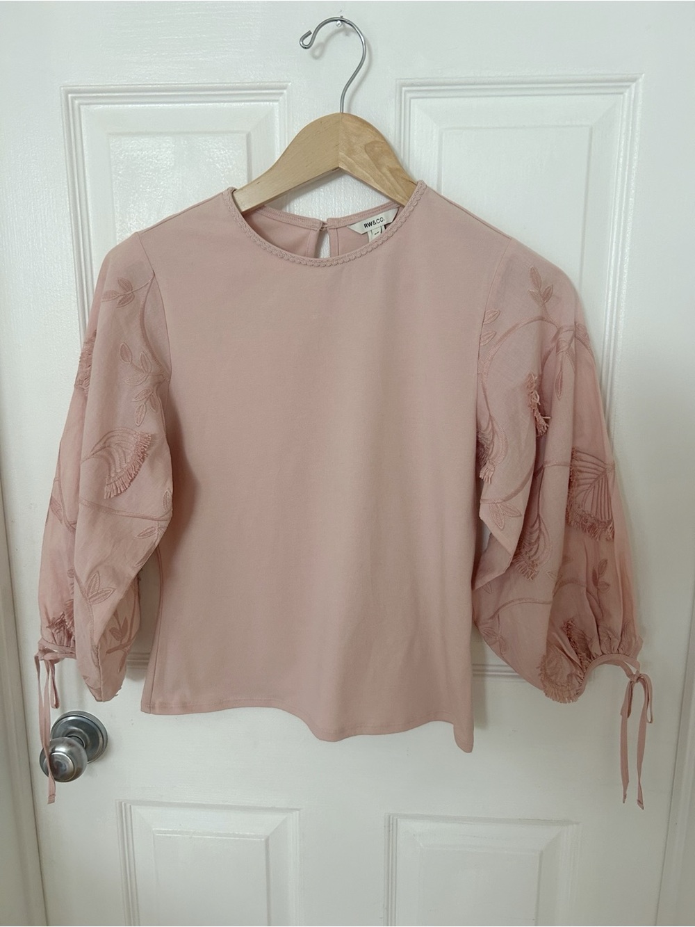 RW&CO. Blush Pink Embroidered Puff-Sleeve Knit Top